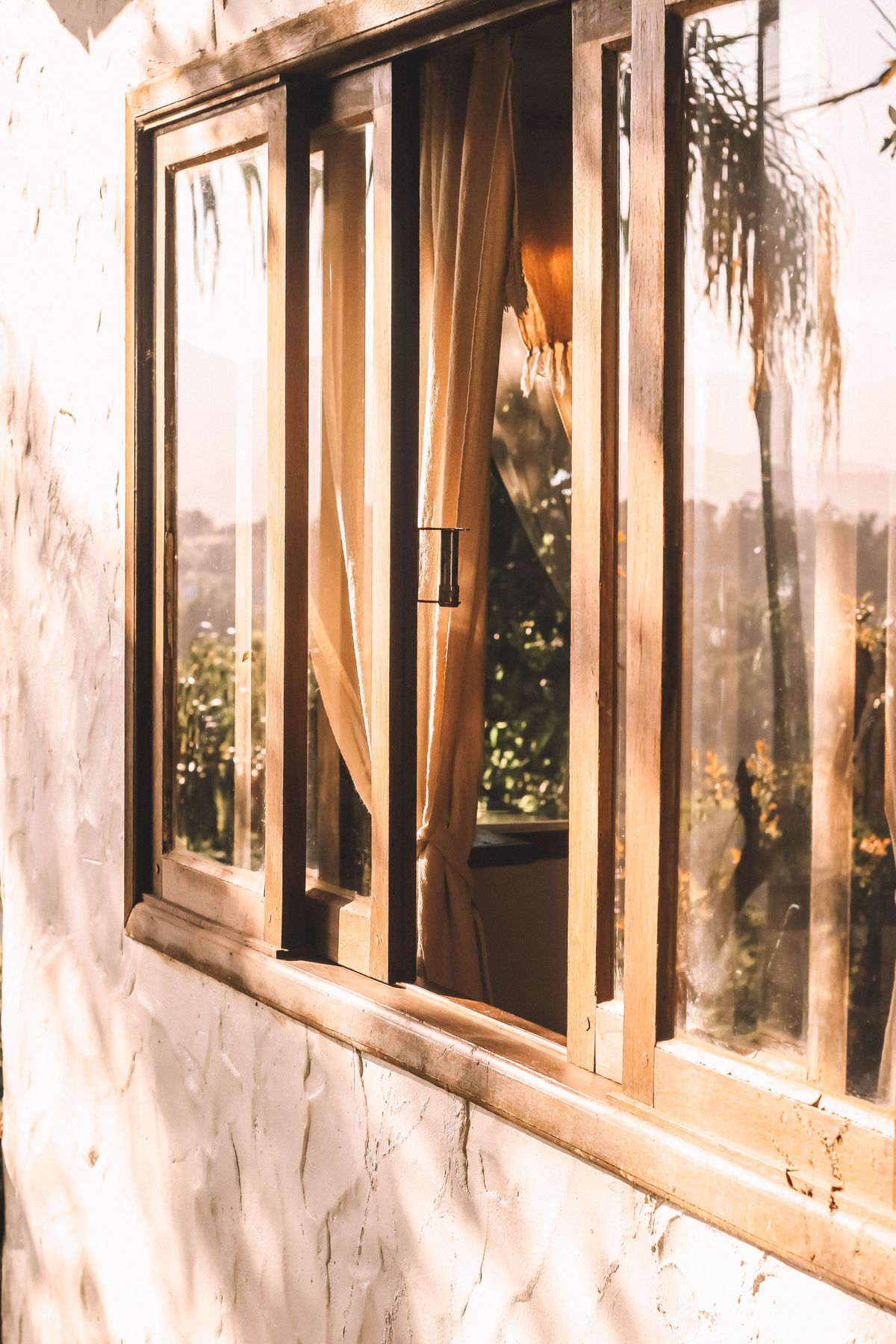 Fenster in einem hellen Innenraum – Symbolbild für Fensterwartung
